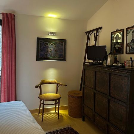 リュストレル La Cour Carree Bed & Breakfast エクステリア 写真