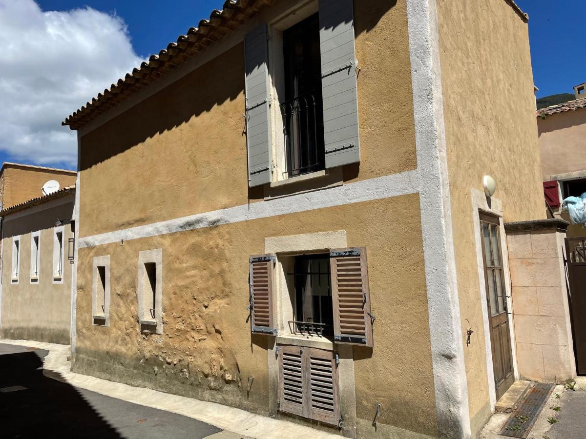 リュストレル La Cour Carree Bed & Breakfast エクステリア 写真