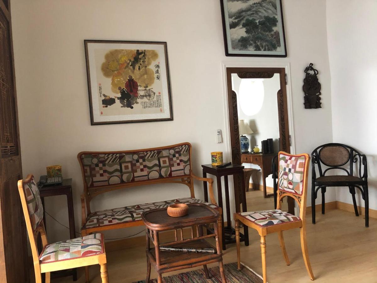 リュストレル La Cour Carree Bed & Breakfast エクステリア 写真