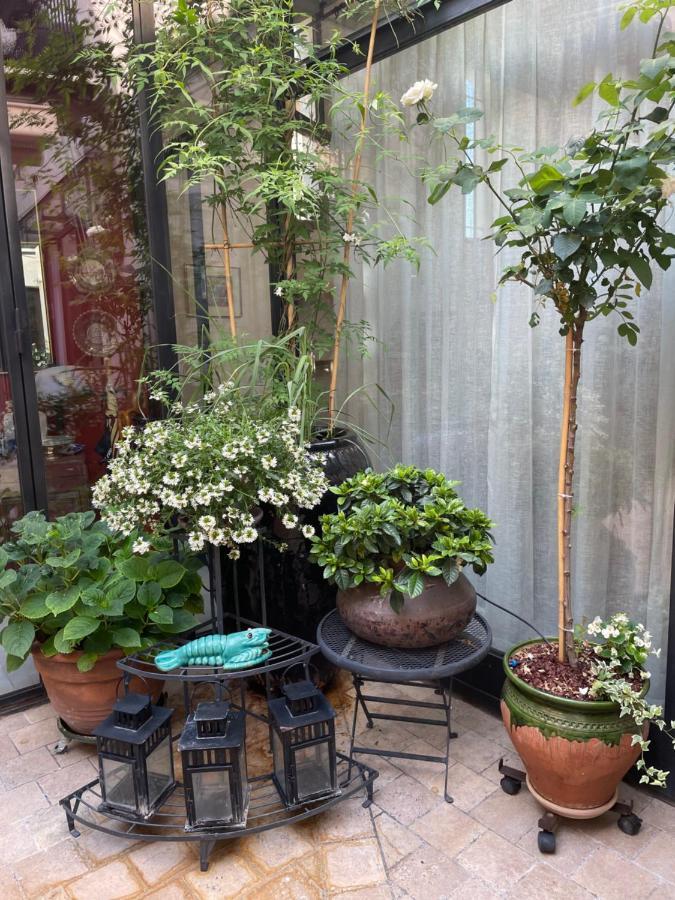 リュストレル La Cour Carree Bed & Breakfast エクステリア 写真
