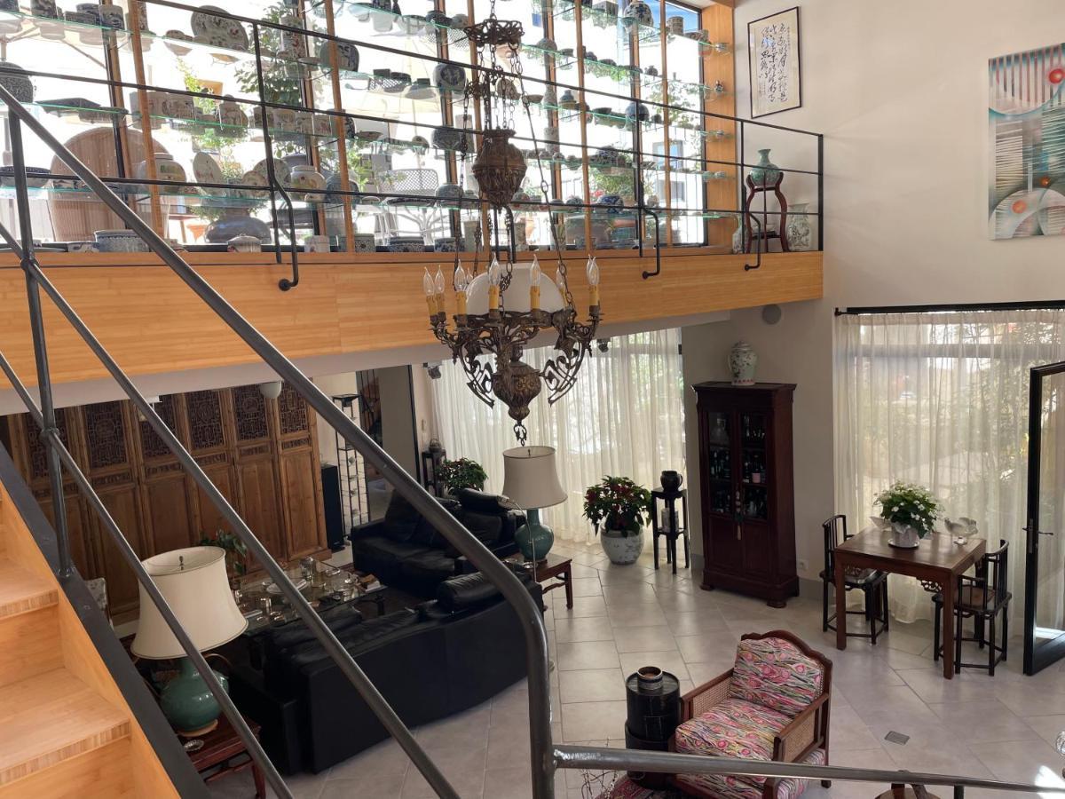 リュストレル La Cour Carree Bed & Breakfast エクステリア 写真