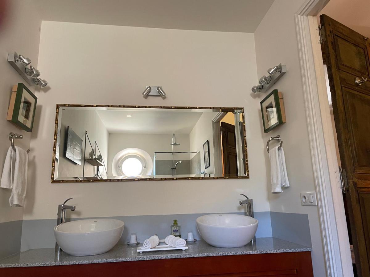 リュストレル La Cour Carree Bed & Breakfast エクステリア 写真