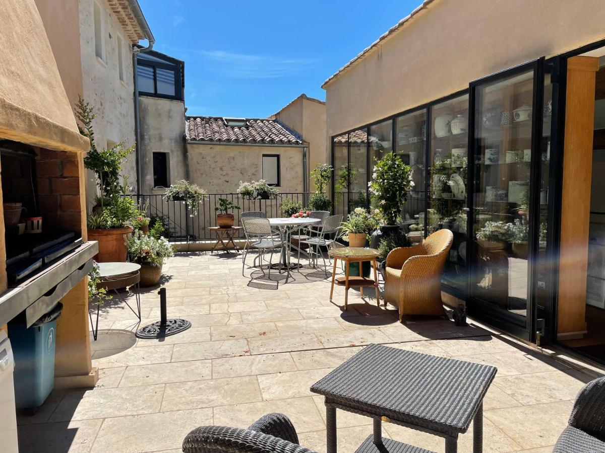 リュストレル La Cour Carree Bed & Breakfast エクステリア 写真