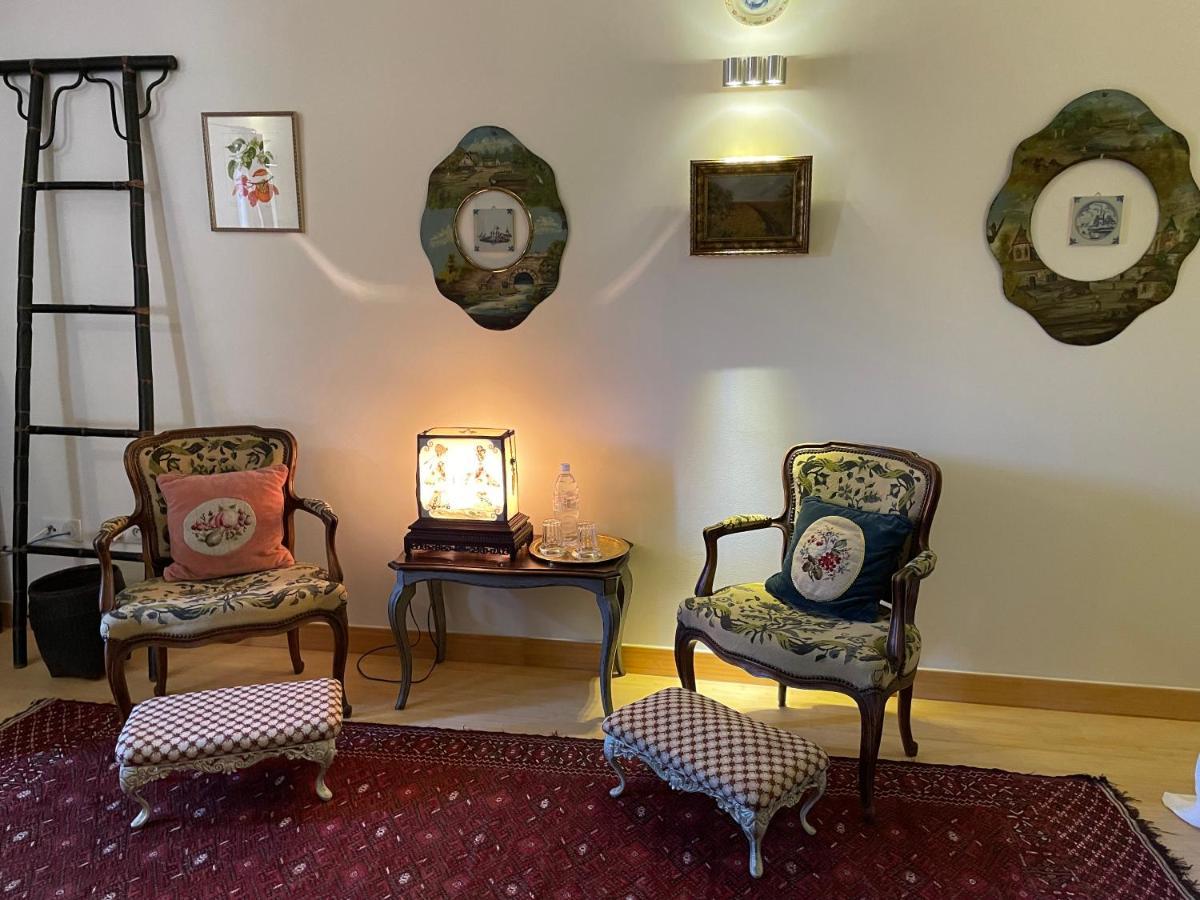 リュストレル La Cour Carree Bed & Breakfast エクステリア 写真