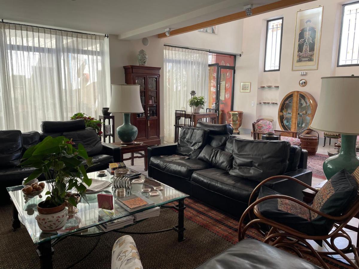 リュストレル La Cour Carree Bed & Breakfast エクステリア 写真