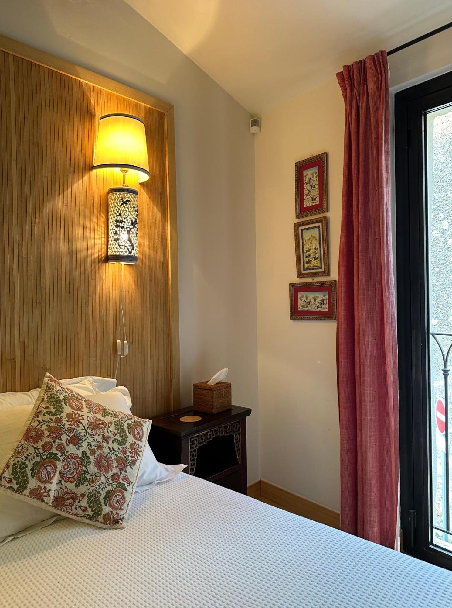 リュストレル La Cour Carree Bed & Breakfast エクステリア 写真