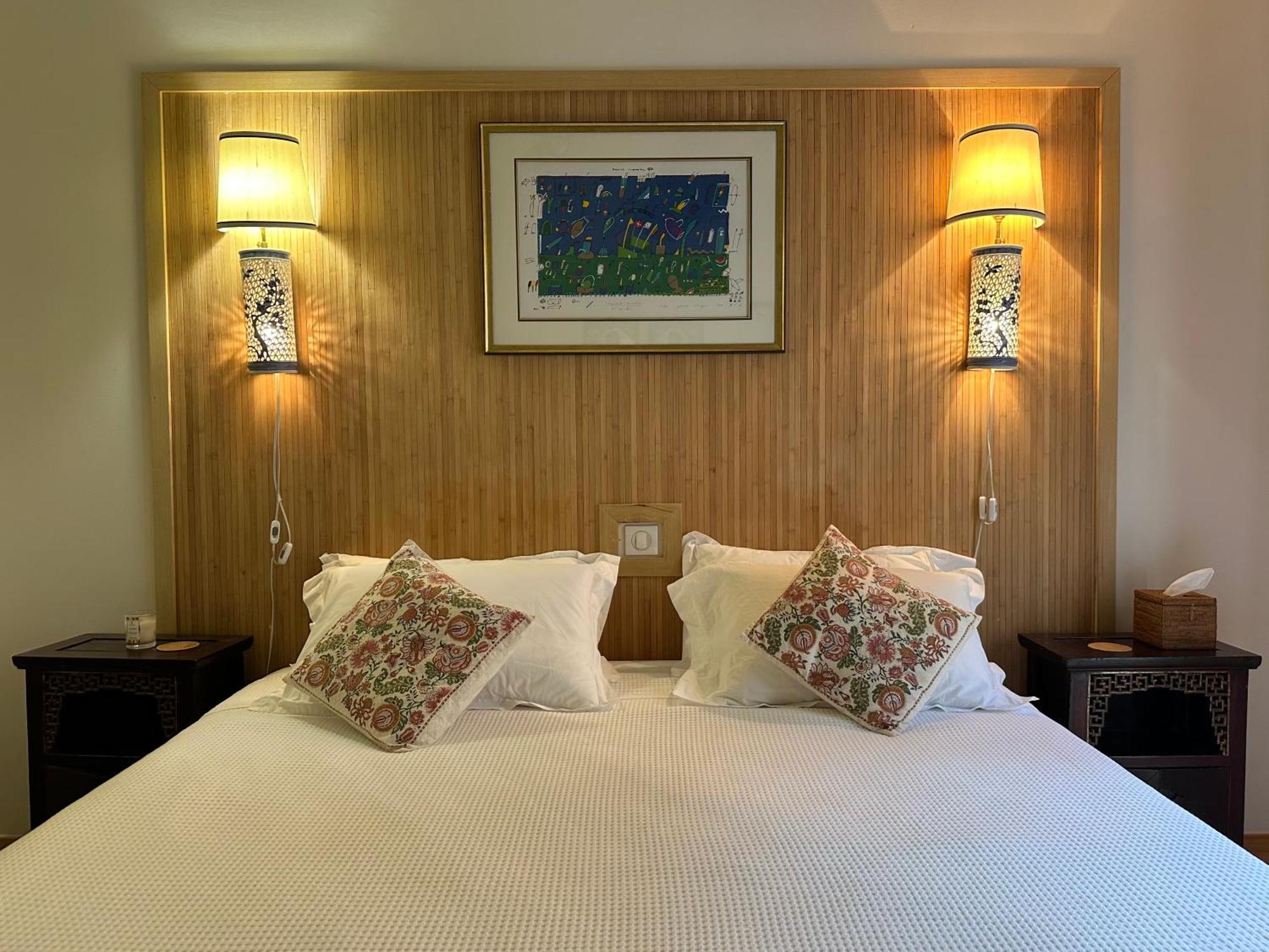 リュストレル La Cour Carree Bed & Breakfast エクステリア 写真
