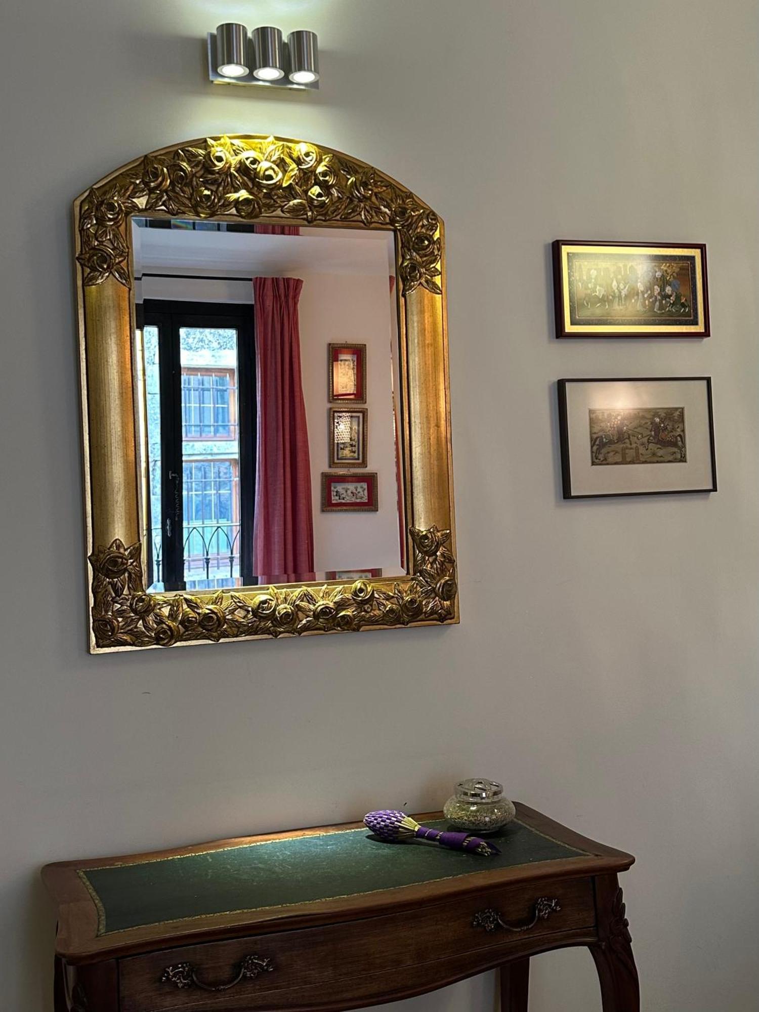 リュストレル La Cour Carree Bed & Breakfast エクステリア 写真
