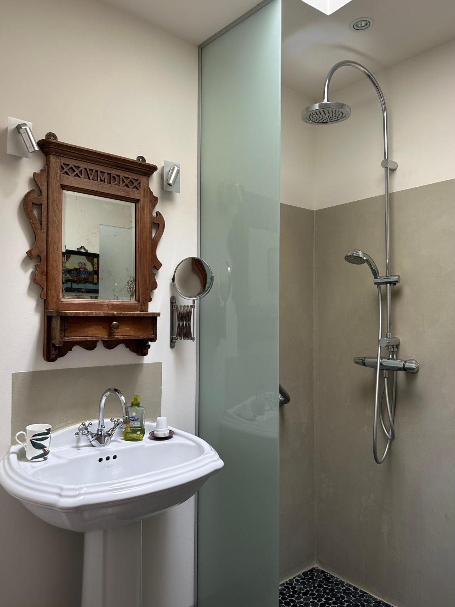 リュストレル La Cour Carree Bed & Breakfast エクステリア 写真