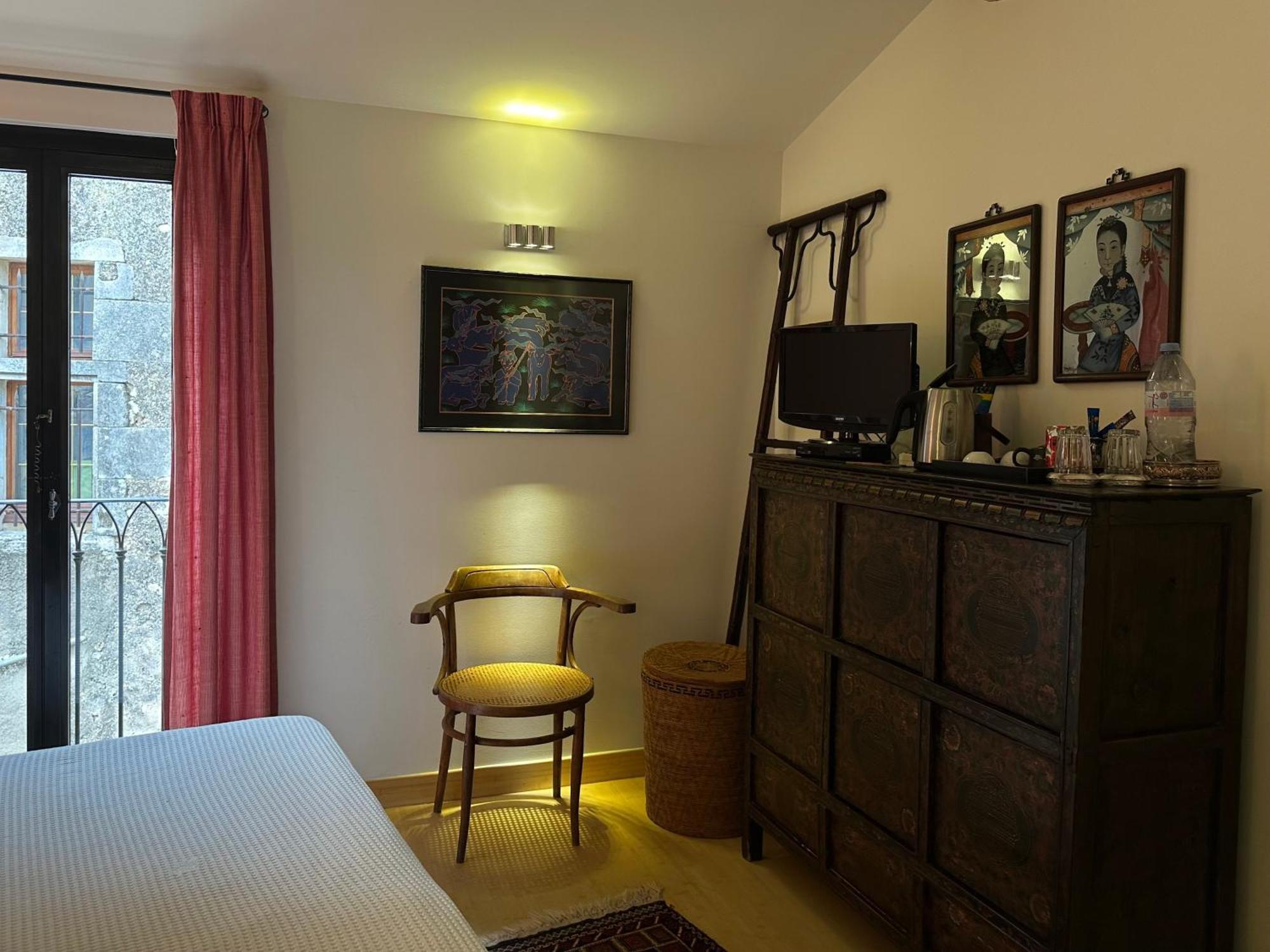 リュストレル La Cour Carree Bed & Breakfast エクステリア 写真