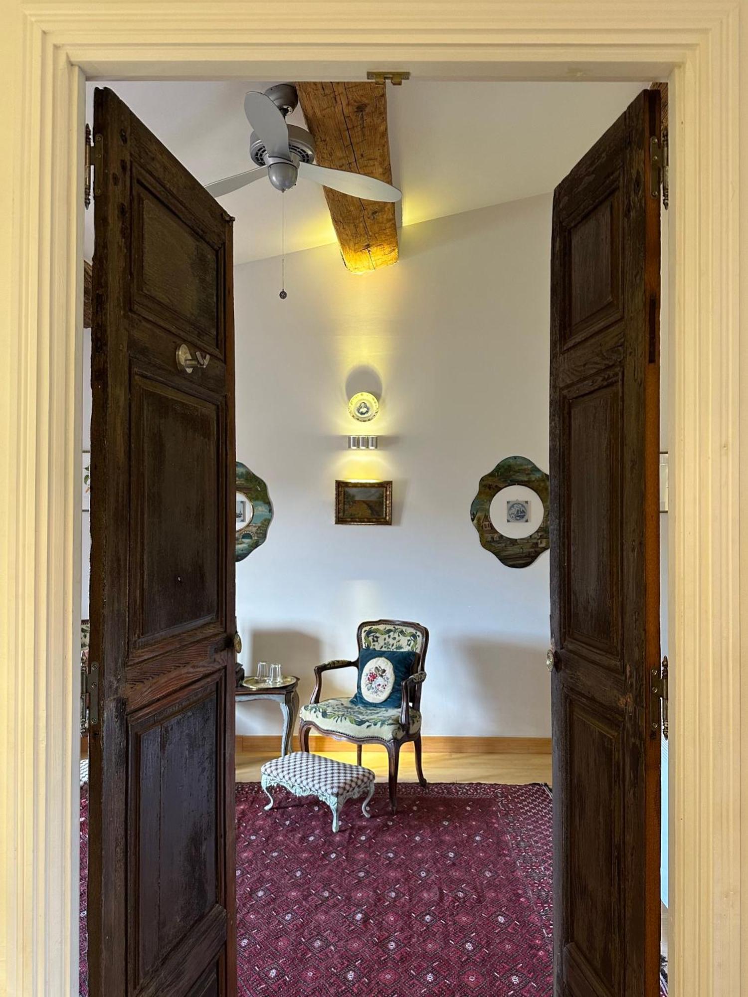 リュストレル La Cour Carree Bed & Breakfast エクステリア 写真