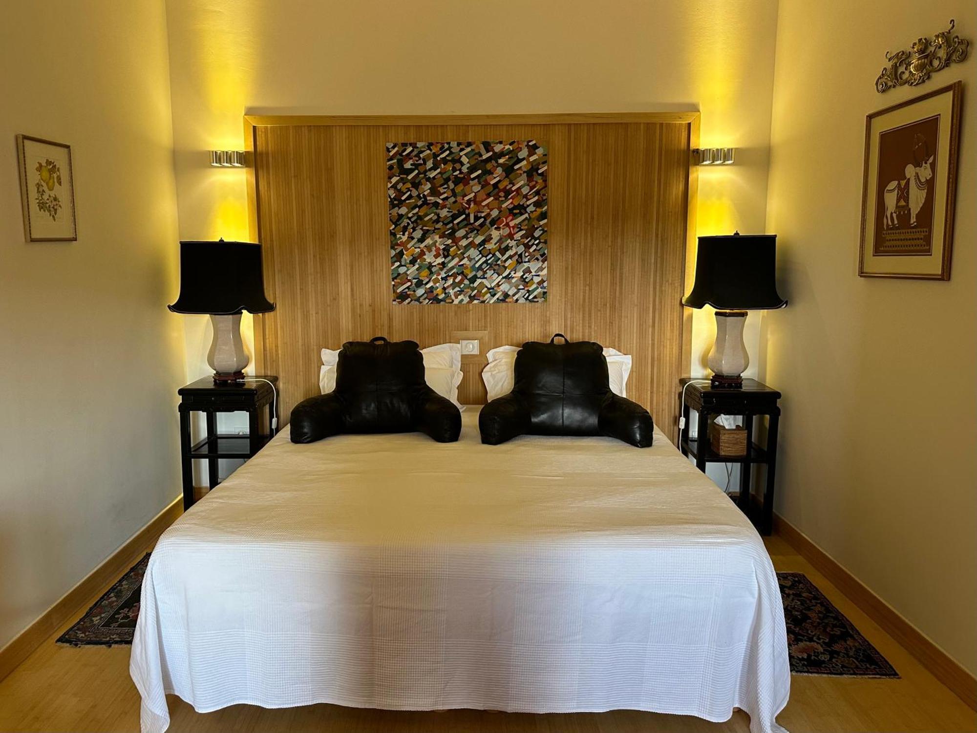 リュストレル La Cour Carree Bed & Breakfast エクステリア 写真