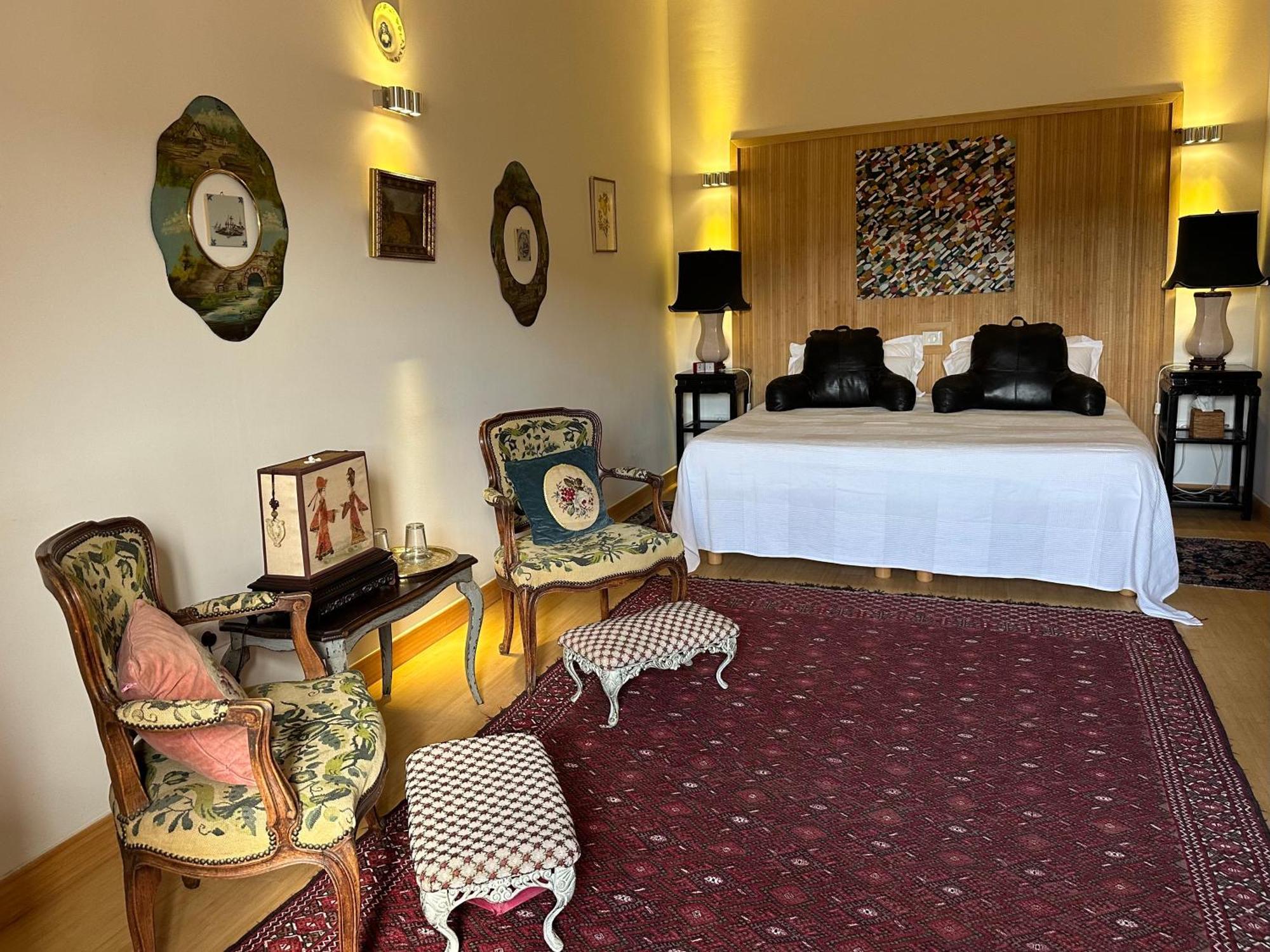 リュストレル La Cour Carree Bed & Breakfast エクステリア 写真